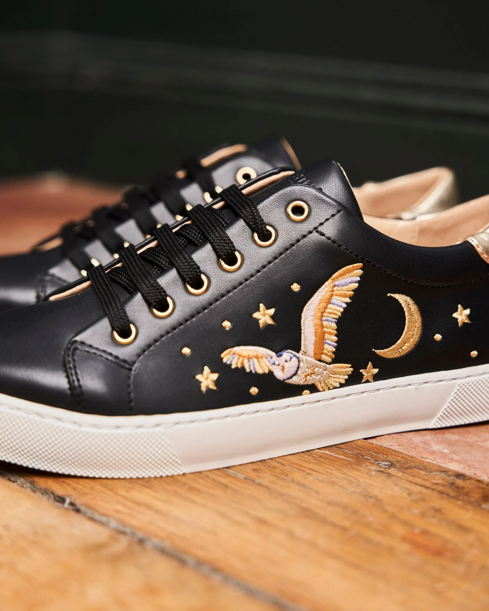 Minuit sur Terre Sneakers<Virevolte Edwige Noir Or