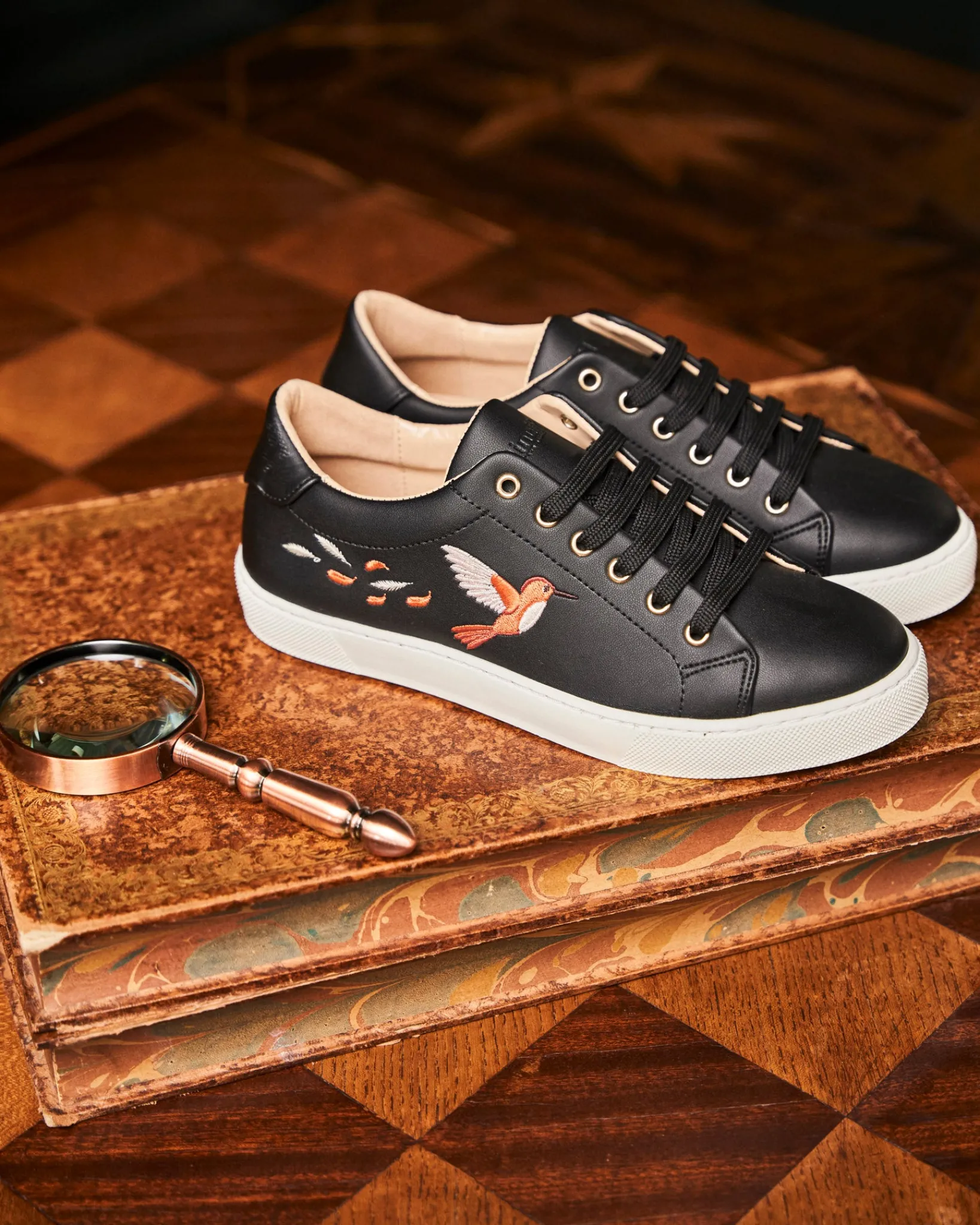 Minuit sur Terre Sneakers<Virevolte Noir Colibri